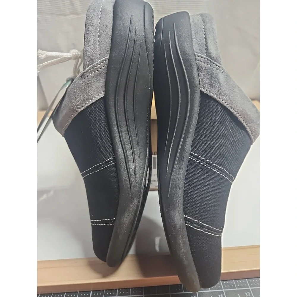 REVITALIGN Women Marina slip on closed toe shoes textile‎ upper Sz 5B